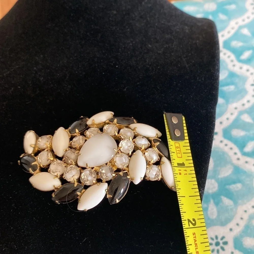 VINTAGE BROOCH